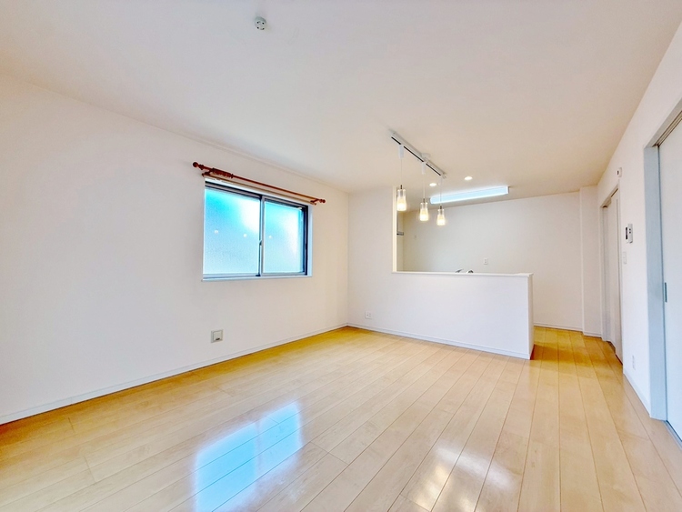 居間 飾り過ぎないシンプルな内装と偏り過ぎないデザインで統一しました。