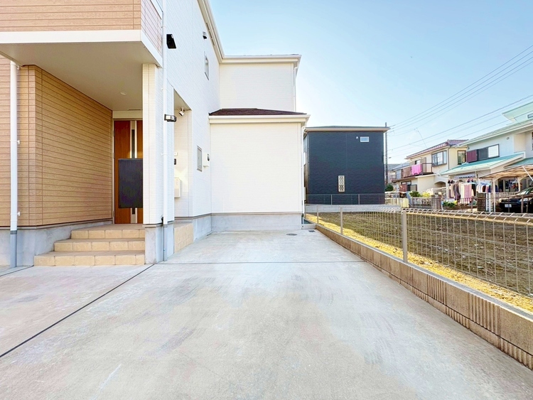 駐車場 本物件の駐車スペースです。車種制限のある場合もございますので、お気軽にお問い合わせくださいませ。