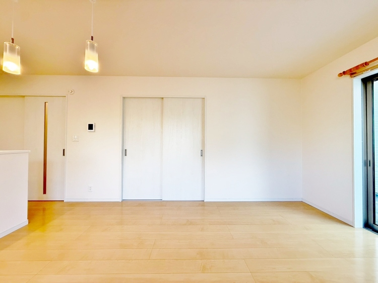 居間 快適に過ごす毎日を求めて、暮らしの中でご自身の「マイホーム」に創り上げてください。