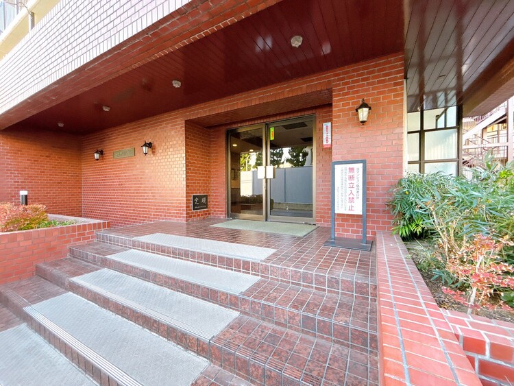 エントランス 外と内をつなぐエントランスは、まさに顔となる場所。