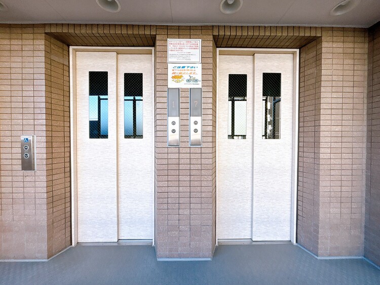 設備 エレベーターの管理も、きちんと行き届いてます。