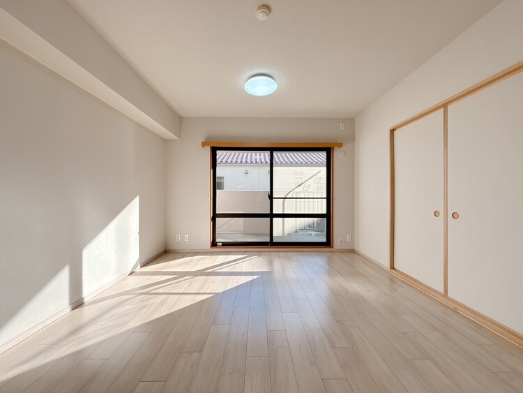 居間 居心地の良い空気感は、暮らしのステージを彩り、心からのやすらぎと満足感を与えてくれます。