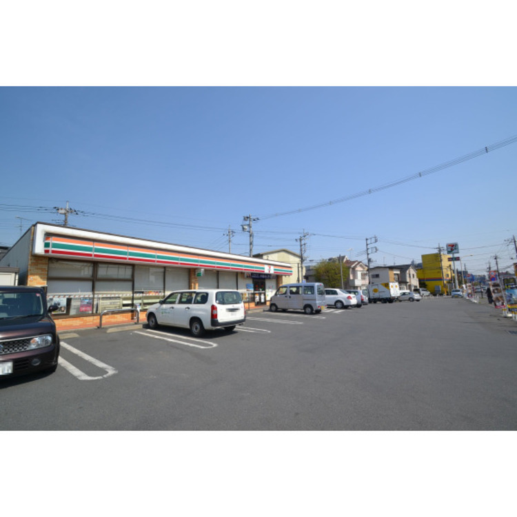 周辺 セブンイレブン所沢泉町店(約550m)