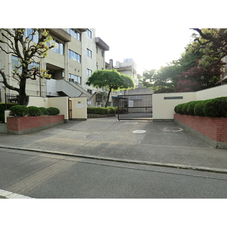 周辺 第九中学校(約180m)