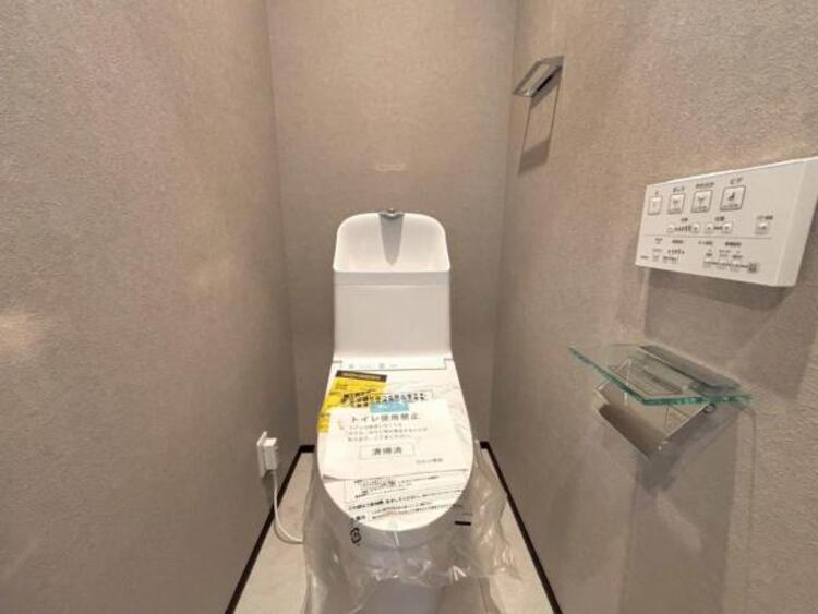 トイレ 毎日使う場所だからこそ、使い勝手を考慮しました。白を基調に、飽きのこない空間は質感豊かな仕上がりとなっております。 