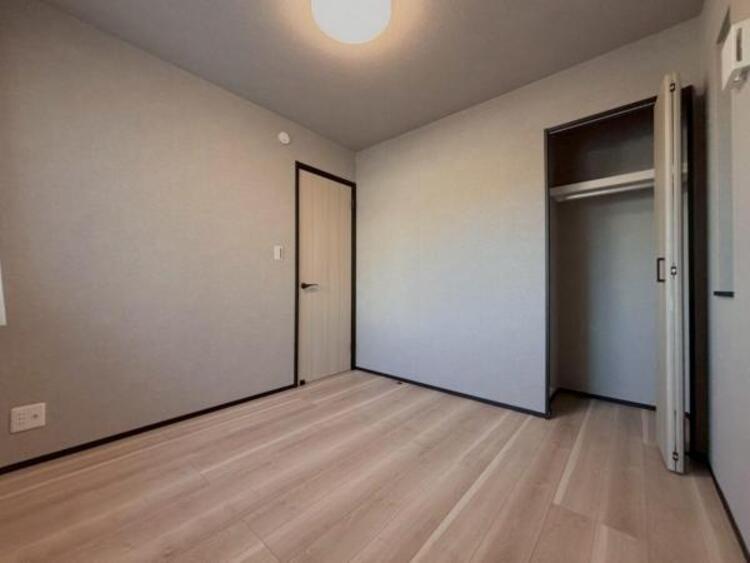 収納 部屋に備えられたクローゼット。普段使わないものなども収納可能ですので、居室を広く使うことが出来ます。 