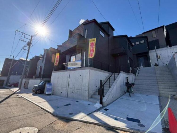 駐車場 敷地内に設けられた駐車スペース。 