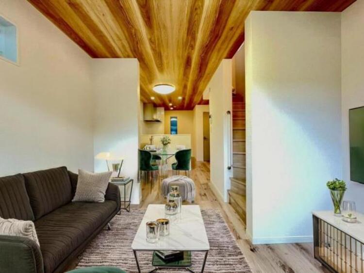 居間 【配置してある家具はCGによるイメージです】安らぎの日々のために最新の設備・仕様を採用しました。笑顔の毎日をお過ごしください。 