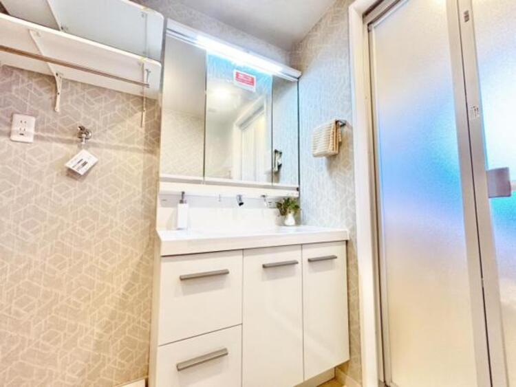 洗面 清潔感と機能性を備え一日の始まりと終わりを心地よく演出してくれるパウダールームです。