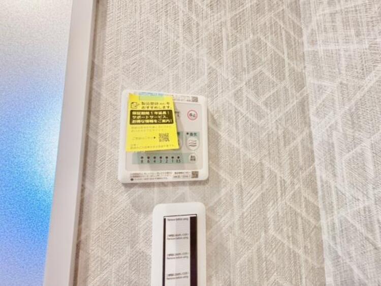 設備 浴室換気乾燥機　浴室には浴室換気乾燥機を設置。雨天時も洗濯物を干すことができます。さらに冬場は脱衣所や浴室の暖房代わりとなり、ヒートショックなどの抑制が期待できます。