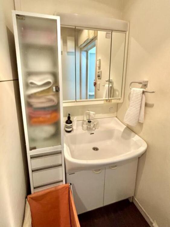 洗面 使い勝手の良い洗面台で、朝の準備もスムーズにこなせます。