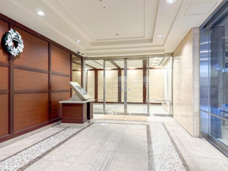 エントランス エントランスは、まさに顔となる場所。シンプルながらも格調高い雰囲気を漂わせて上質な空間。