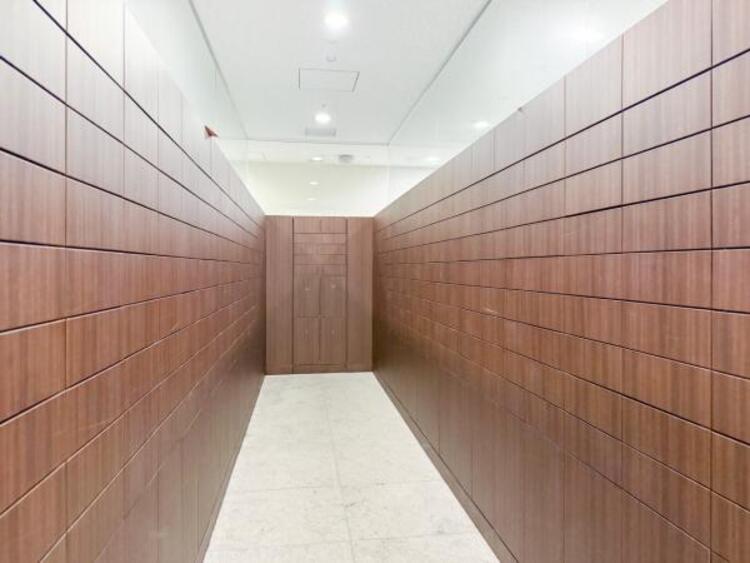 その他 エントランスに備え付けのメールボックスです。