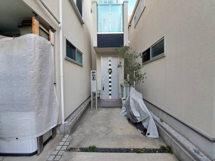 その他 上質感漂う玄関アプローチです。