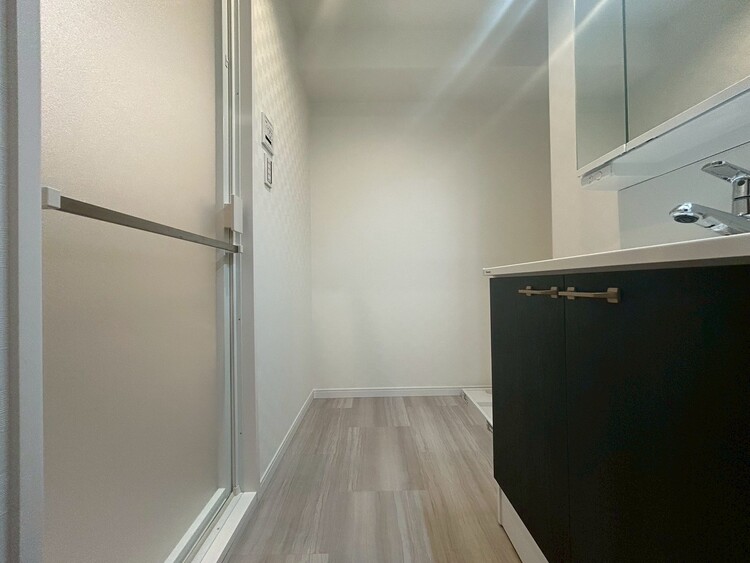 その他 十分な広さの脱衣所。