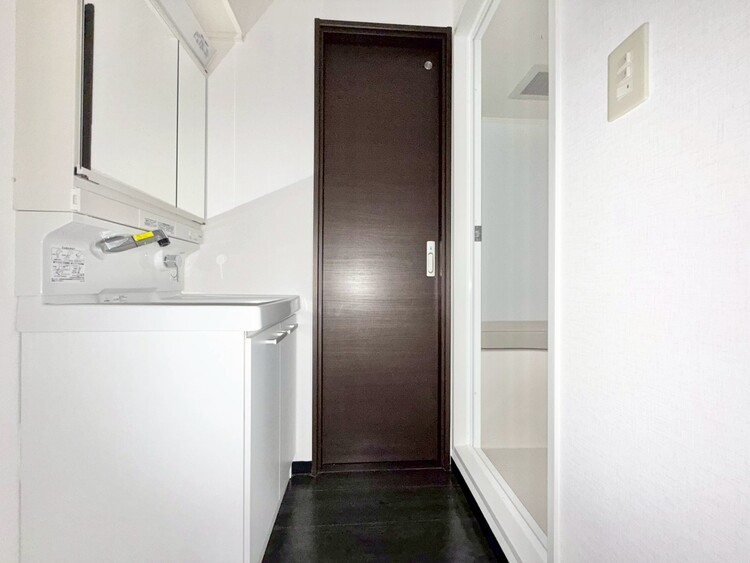その他 十分な広さの脱衣所。
