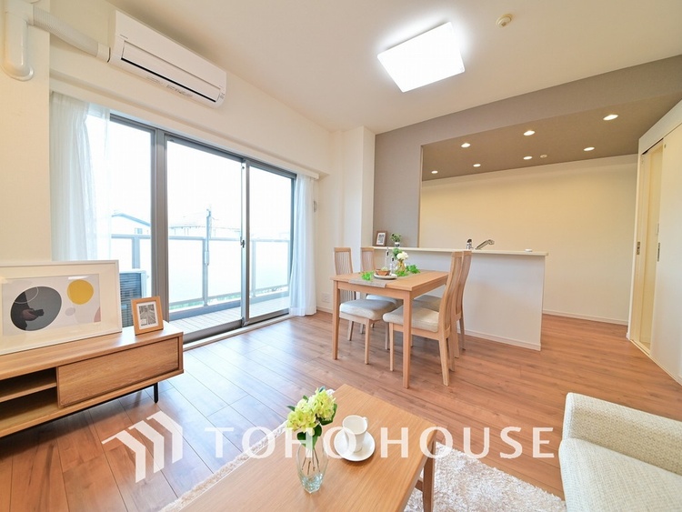 内装 広がりのある住空間、家族が集まるリビング・ダイニング