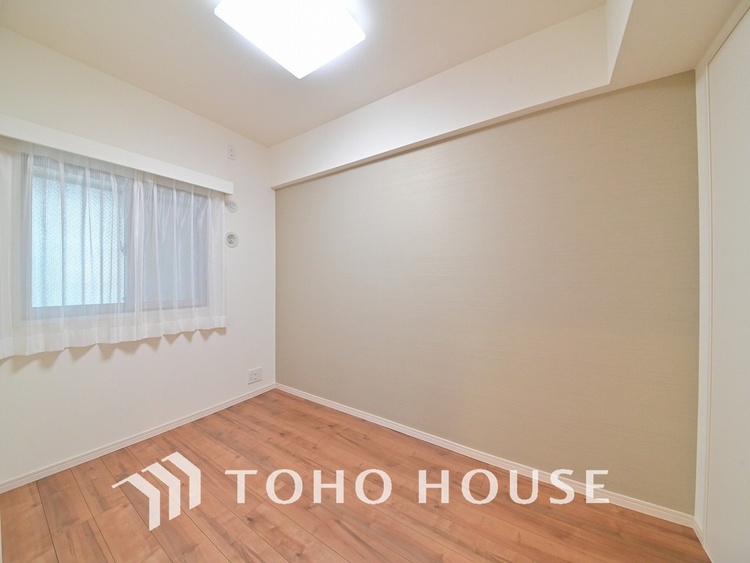 内装 採光もある洋室は、くつろぎのひと時を過ごすのにぴったり