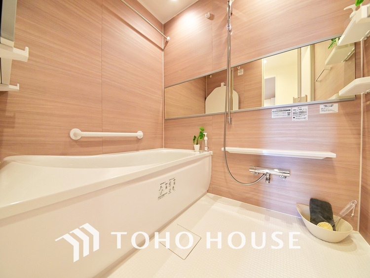 風呂 一日の疲れを癒すバスルームは、心地よいリラックスを叶える清潔感溢れる空間