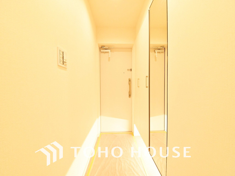 玄関 飾り過ぎないシンプルな内装の玄関