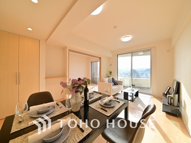 内装 広がりのある住空間、家族が集まるリビング・ダイニング