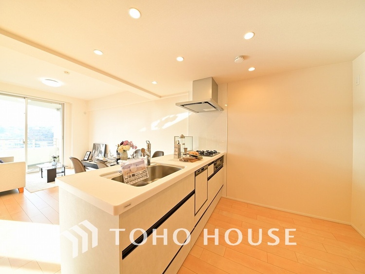 キッチン シンプルな部屋の雰囲気に溶け合うナチュラルキッチン