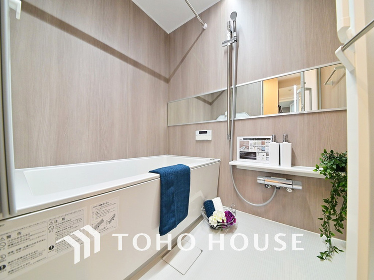 風呂 一日の疲れを癒すバスルームは、心地よいリラックスを叶える清潔感溢れる空間