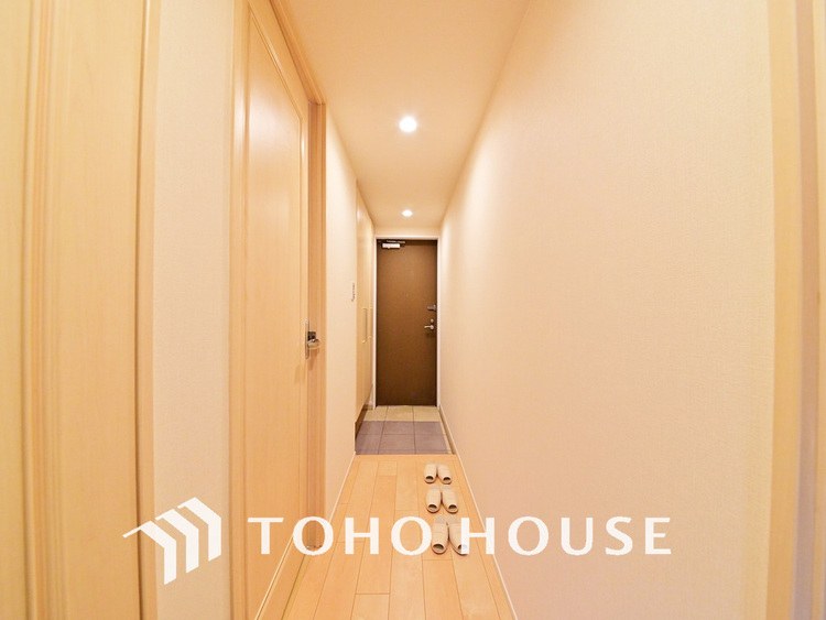 玄関 飾り過ぎないシンプルな内装の玄関