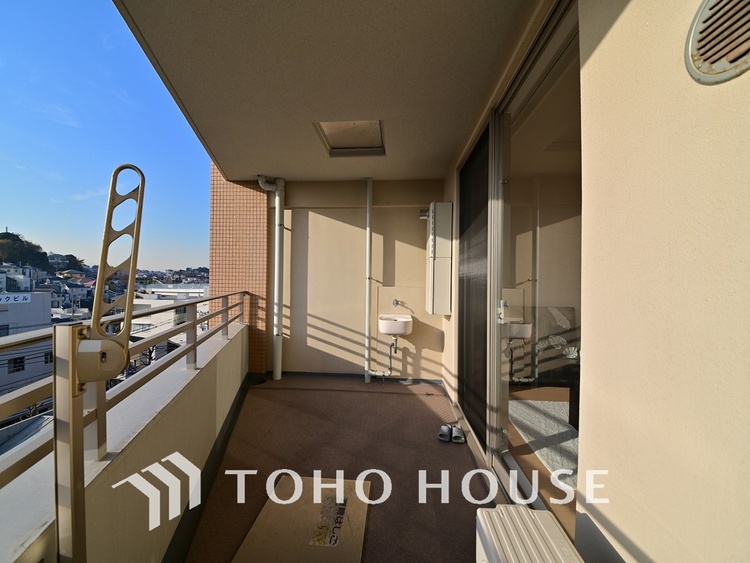 バルコニー 陽当たり良好なバルコニー