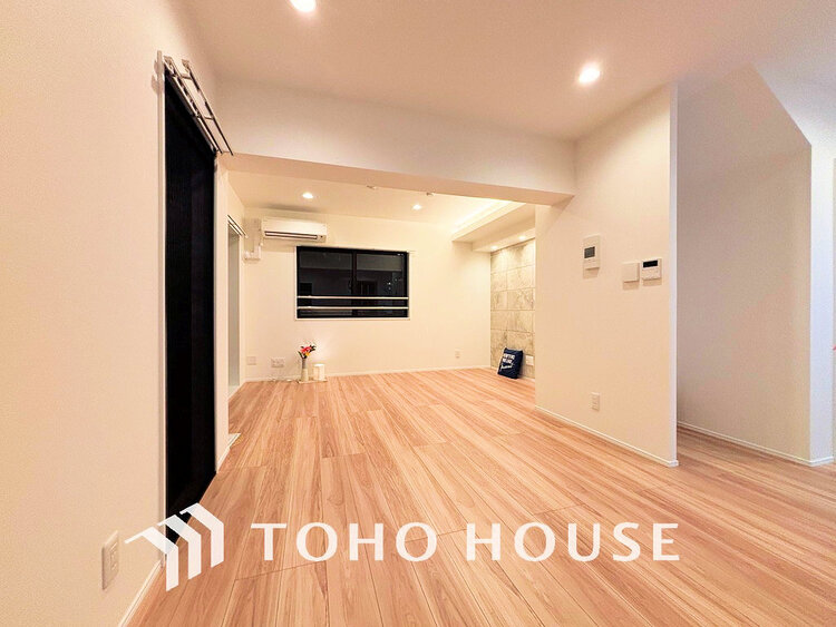 内装 家族みんなが爽やかに過ごせるように、光をたっぷり取り込んだLDK