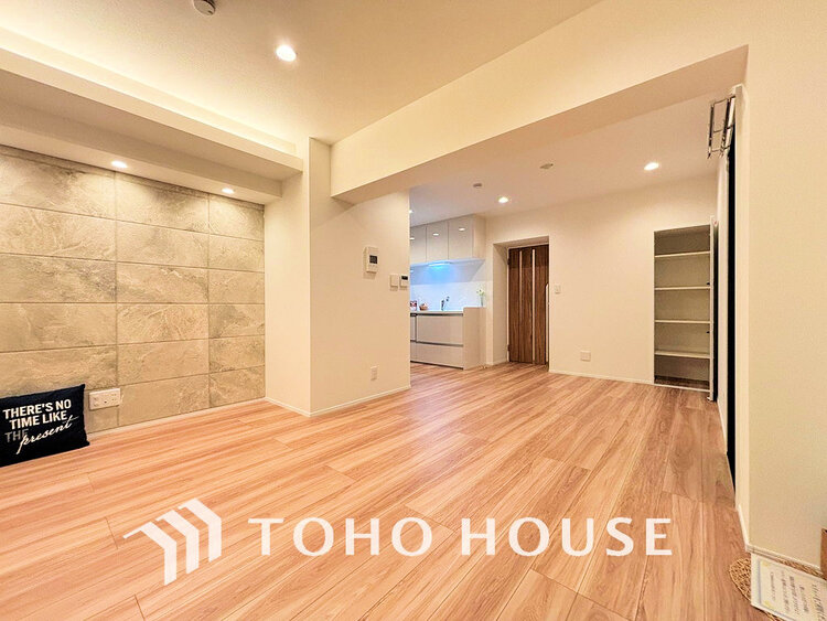 内装 上質な時間を育む暮らしのメインステージ。寛ぎとコミュニケーションを育む居心地のよい場所