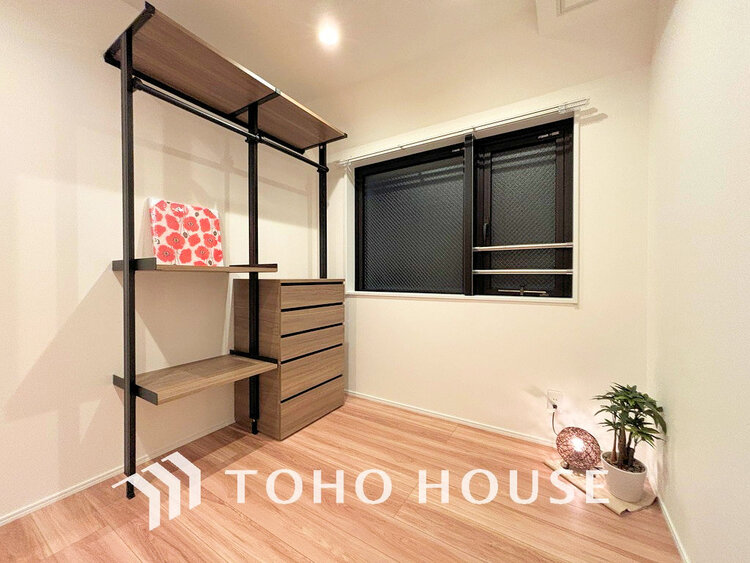 内装 採光もある洋室は、くつろぎのひと時を過ごすのにぴったり