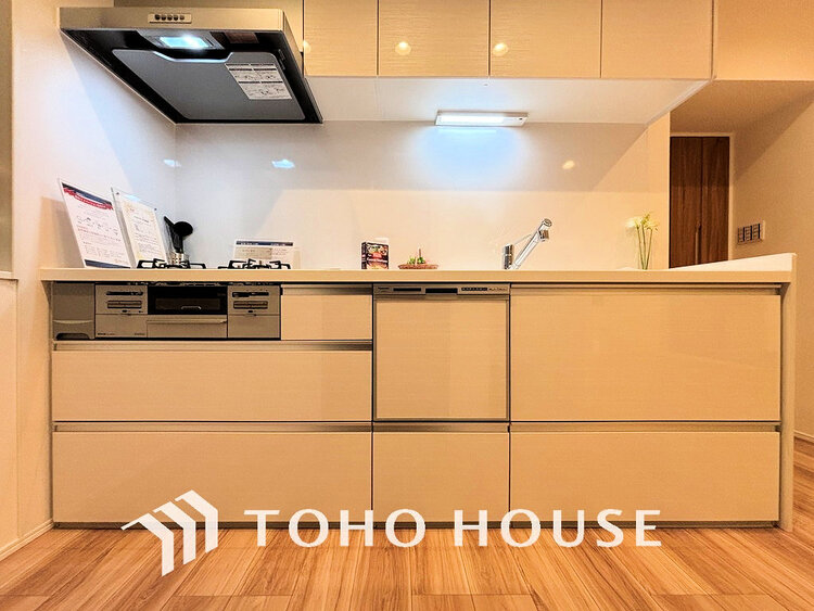 キッチン 落ち着きのあるカラーで統一された清潔感と気品が溢れるキッチン