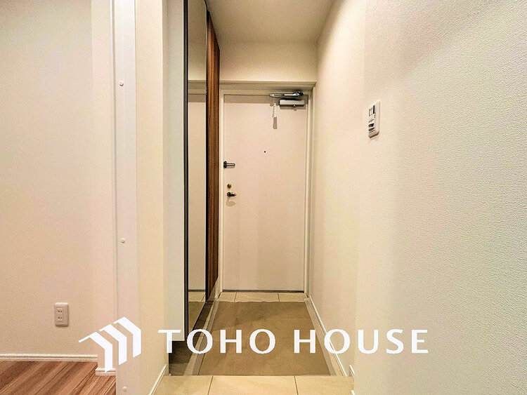 玄関 落ち着いた雰囲気の玄関、家族の帰りを暖かく迎えてくれます