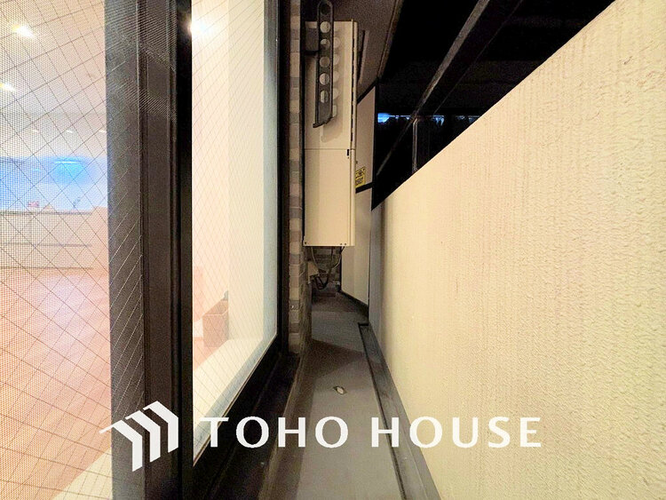 バルコニー 日当たりの良いバルコニーで晴れの日の洗濯物も楽しみになりますね