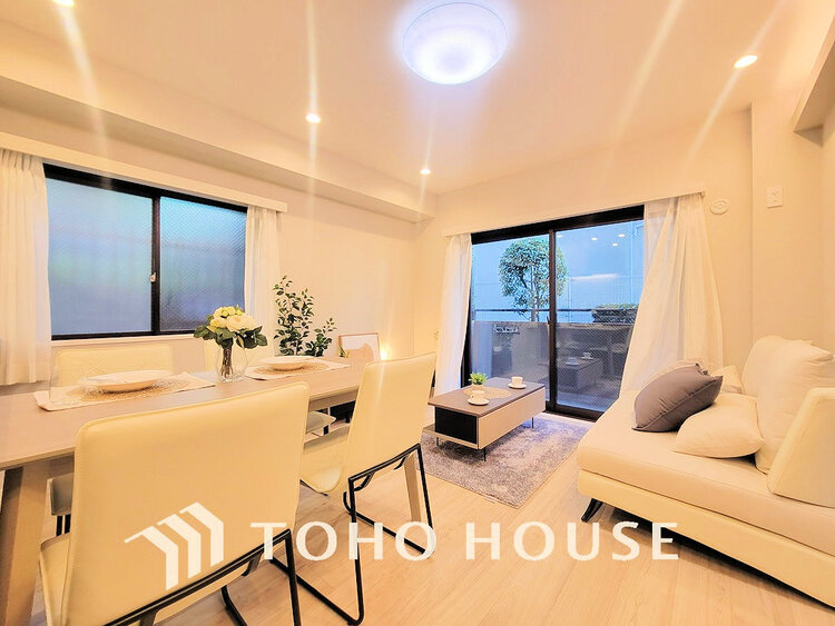 内装 家族みんなが爽やかに過ごせるように、光をたっぷり取り込んだLDK