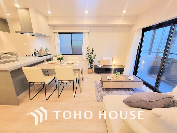 内装 上質な時間を育む暮らしのメインステージ。寛ぎとコミュニケーションを育む居心地のよい場所