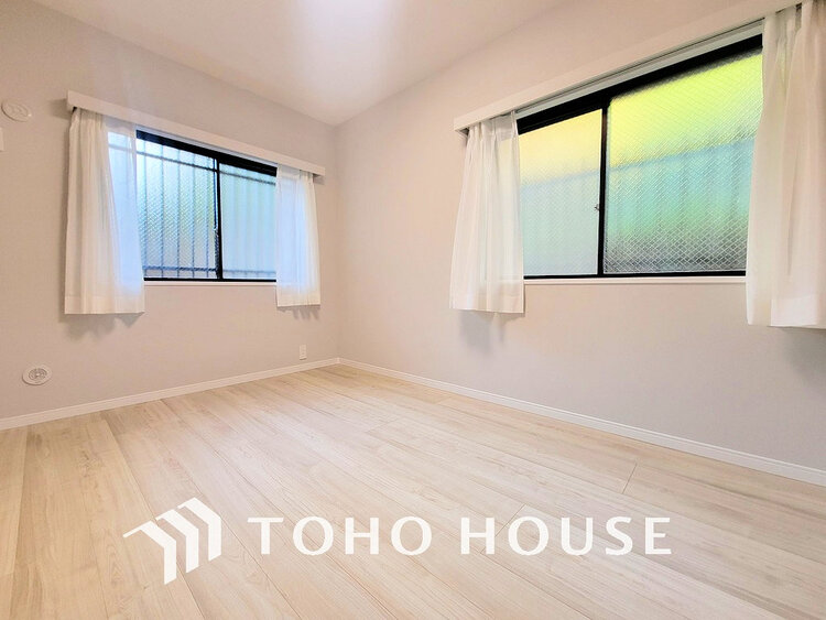 内装 採光もある洋室は、くつろぎのひと時を過ごすのにぴったり