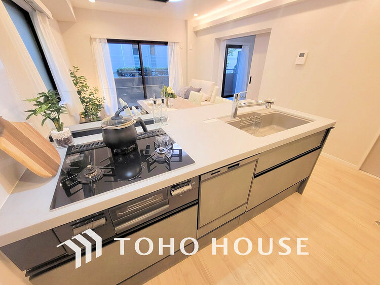 キッチン シンプルな部屋の雰囲気に溶け合うナチュラルキッチン