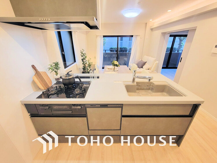 キッチン 落ち着きのあるカラーで統一された清潔感と気品が溢れるキッチン