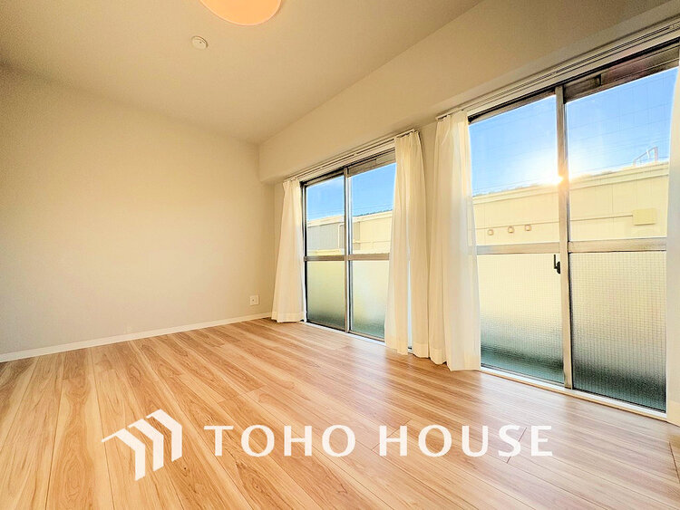 内装 採光もある洋室は、くつろぎのひと時を過ごすのにぴったり