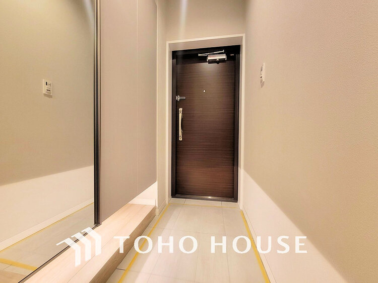 玄関 落ち着いた雰囲気の玄関、家族の帰りを暖かく迎えてくれます