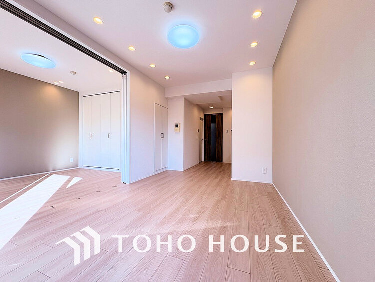 内装 上質な時間を育む暮らしのメインステージ。寛ぎとコミュニケーションを育む居心地のよい場所