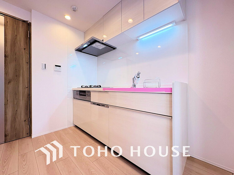 キッチン 落ち着きのあるカラーで統一された清潔感と気品が溢れるキッチン