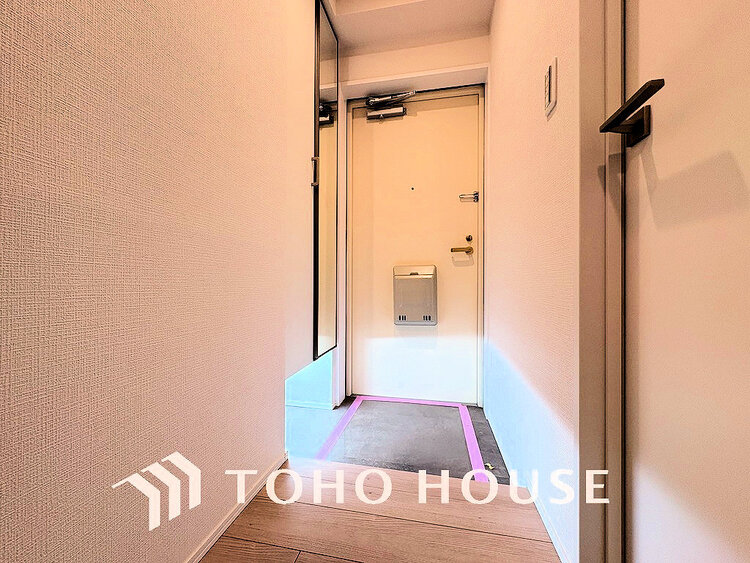 玄関 落ち着いた雰囲気の玄関、家族の帰りを暖かく迎えてくれます