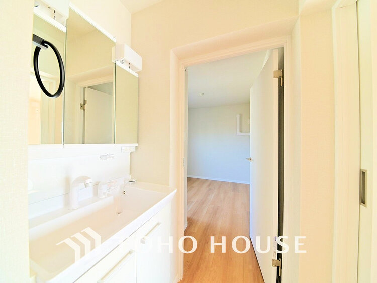 洗面 大きな洗面鏡付き、朝の身支度も楽しくなりますね