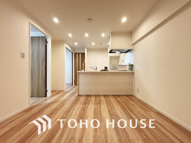 内装 広がりのある住空間、家族が集まるリビング・ダイニング