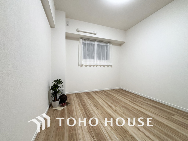 内装 採光もある洋室は、くつろぎのひと時を過ごすのにぴったり