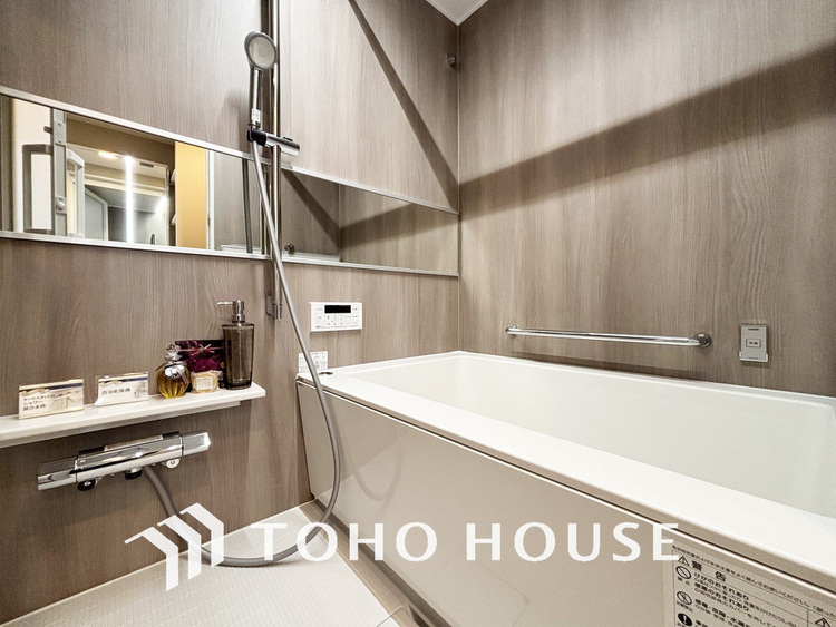 風呂 一日の疲れを癒すバスルームは、心地よいリラックスを叶える清潔感溢れる空間