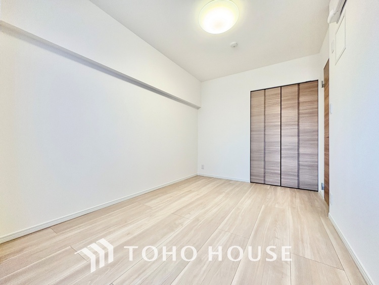 内装 寝室は一日の疲れを癒す大切な空間。快適で落ち着けるおすすめの間取りです。